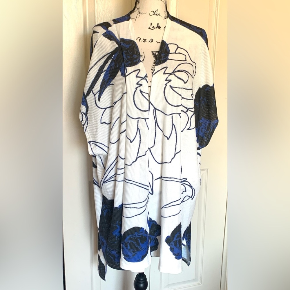Lily by Firmiana Ribbed Blue & Cream Sleeveless Kimono